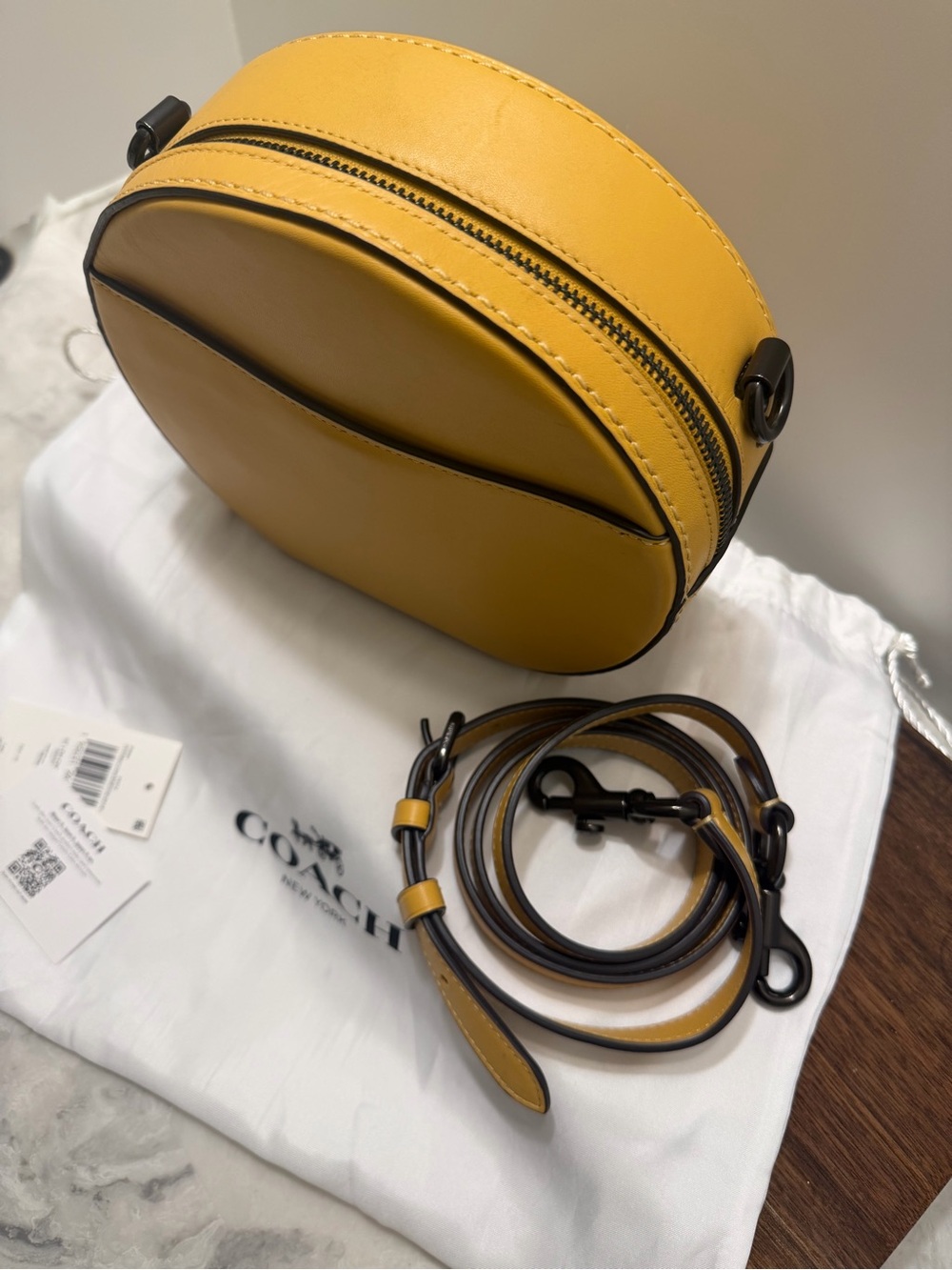 COACH Canteen Leather Round Crossbody Bag in Mustard - Like New with Tags! - Picture 3 of 8